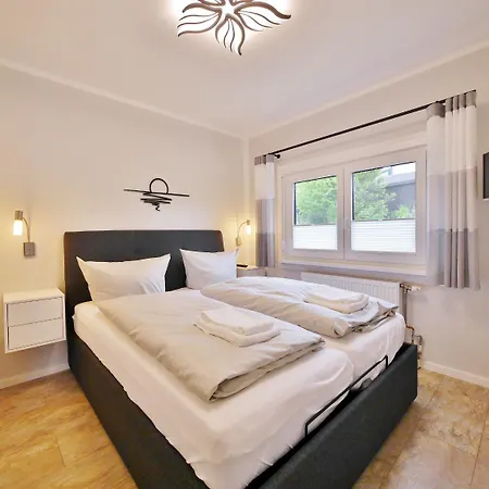 'kahle Poen' Mit Meinecardplus, Wintergarten Und Eingezaeuntem Garten